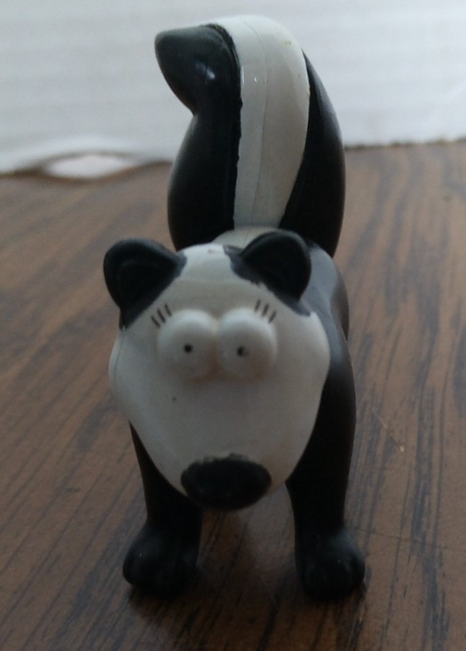 JRL 2 Inch Rubber Skunk Figure